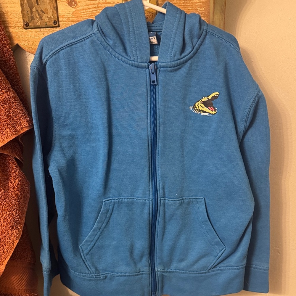Boys 6/7 old navy zip sweater